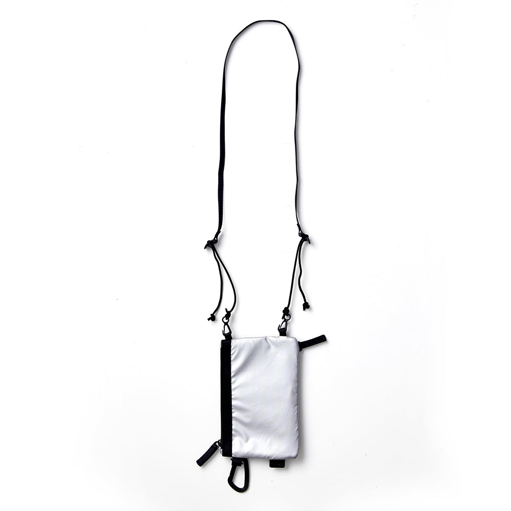 Dock in pouch – A SCENE